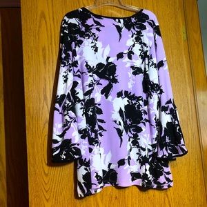 Dramatic print tunic top. 1X